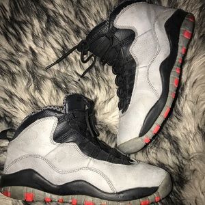 Jordan 10’s “infrared” Size 5Y/6 1/2 Woman’s